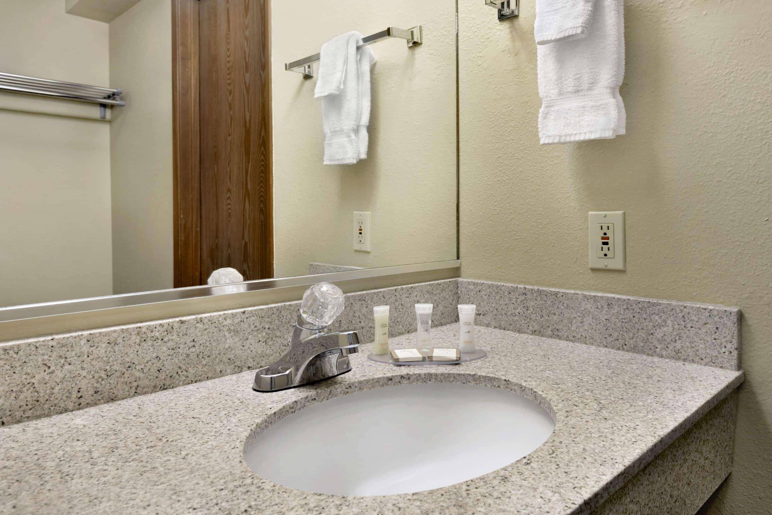 South Tacoma Suites 外观 照片